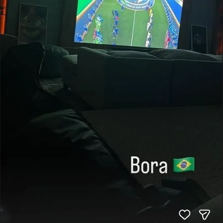 Neymar acompanha do hotel e manda 'Bora!' antes do Brasil