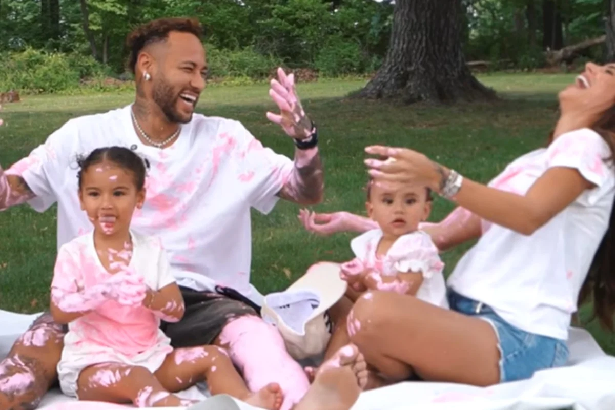Neymar anuncia 4ª filha e promete montar uma banda