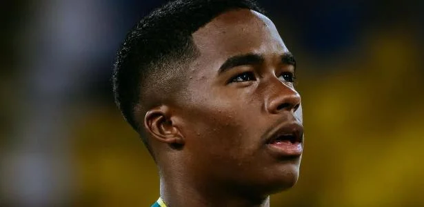 Neymar ao lado de Endrick intensifica pressão por vaga