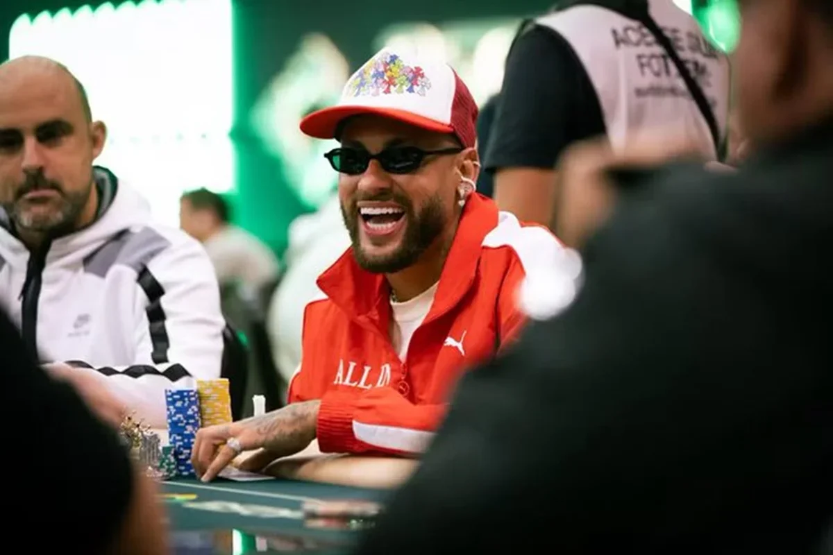 Neymar gasta R$25 mil para jogar BSOP e rebate críticas