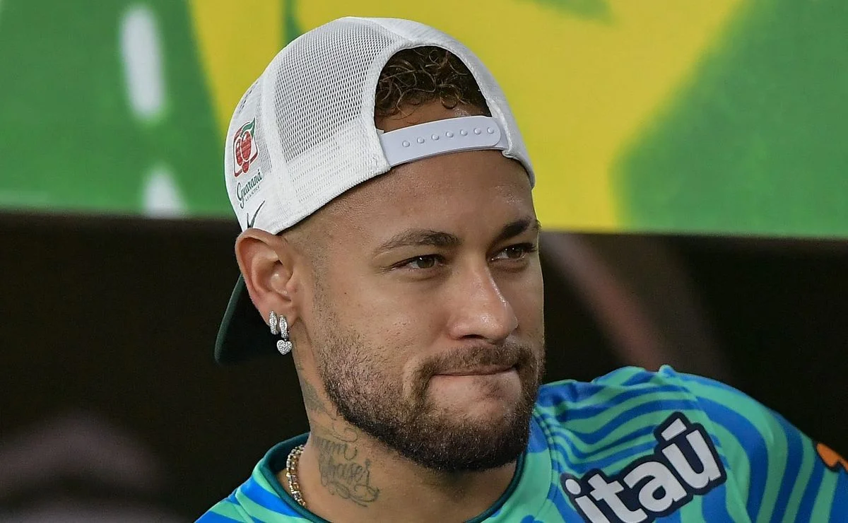 Neymar reintegrado recebe trote e segue poupado na Seleção