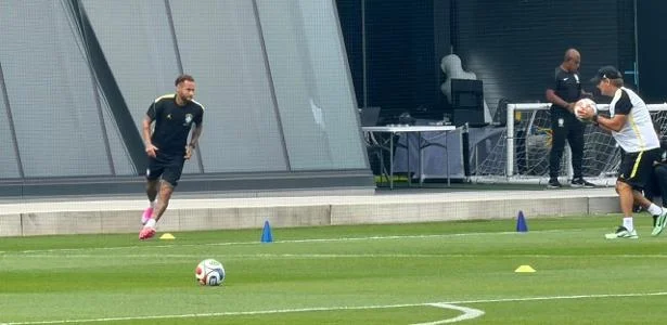 Neymar treina com bola, mas não viaja para o jogo contra Haiti