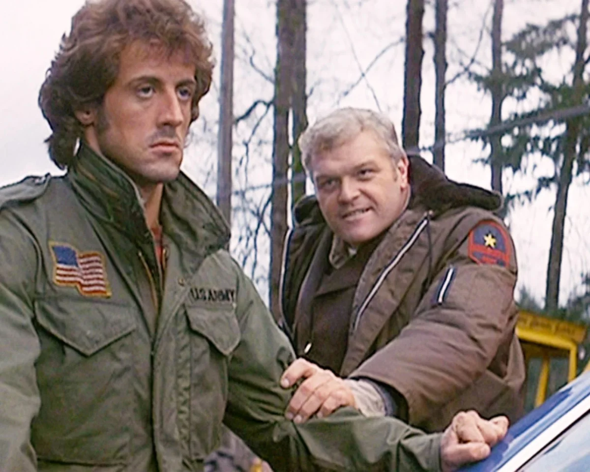 Noah Centineo toma monólogo de Rambo como "Estrela Polar" do prequel