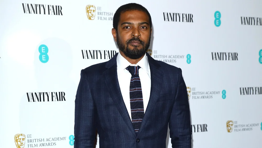 Noel Clarke nega seis acusações de ofensas sexuais em corte de Londres