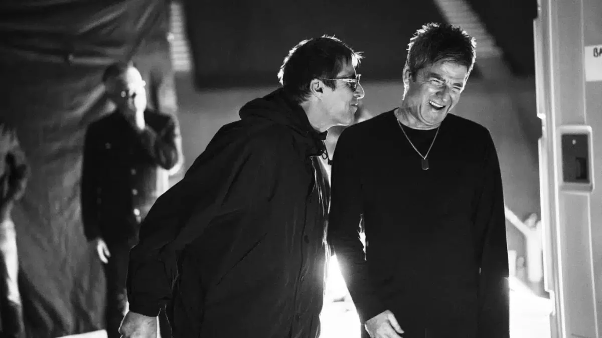 Oasis: Don’t Look Back In Anger traz entrevista inédita de Liam e Noel