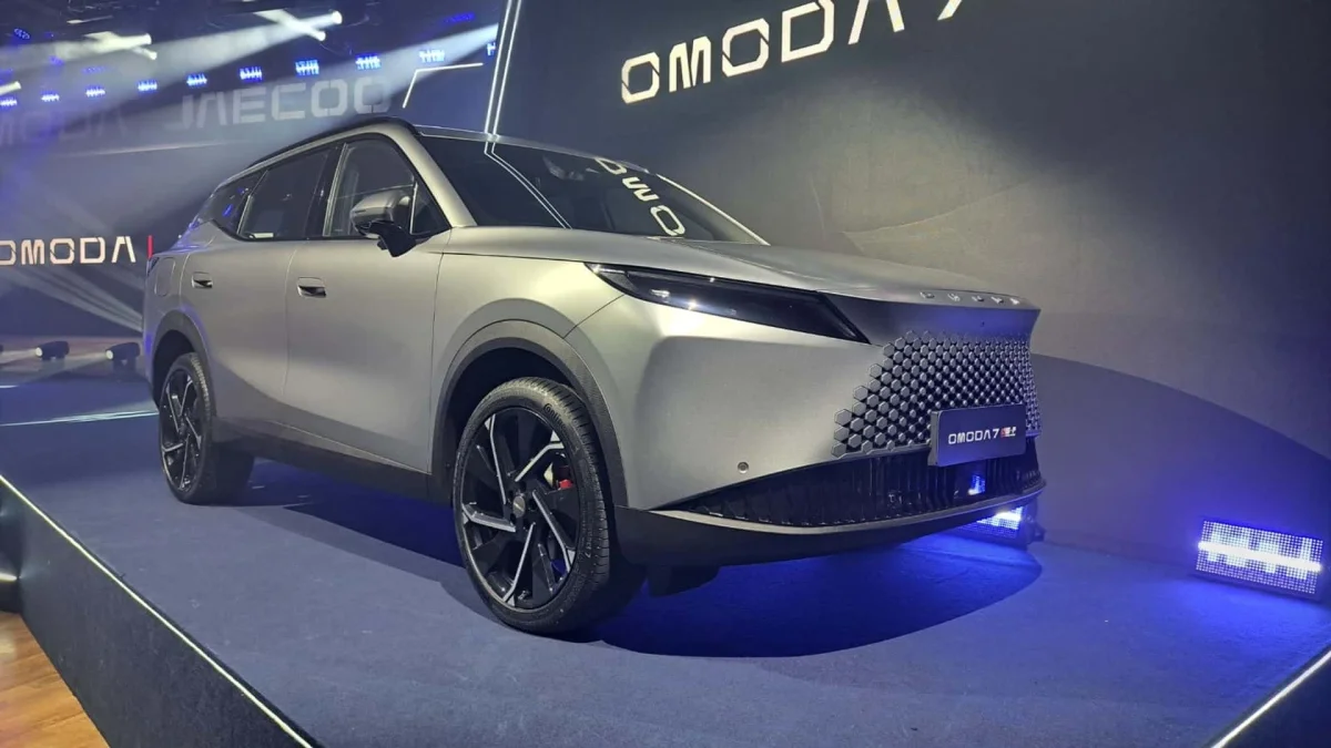 Omoda 7: SUV maior chega como híbrido que não carrega na tomada