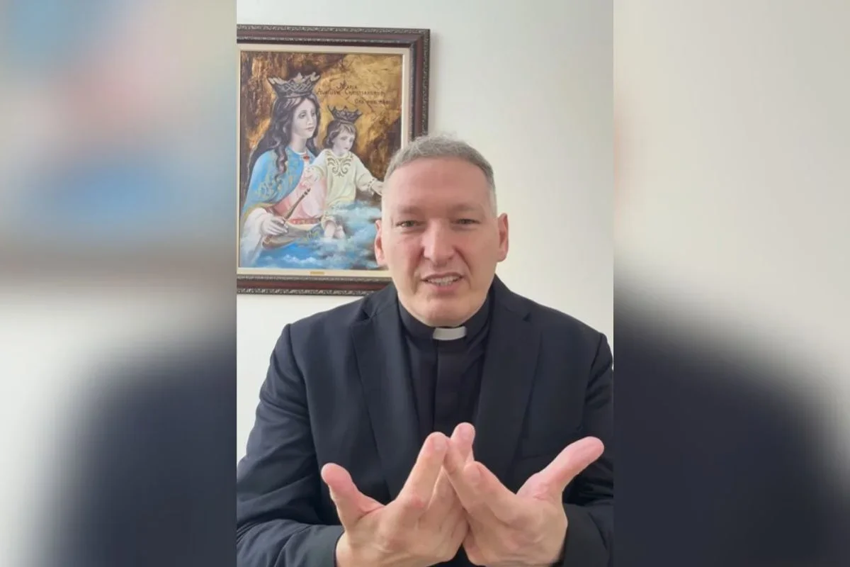Padre Marcelo Rossi dá pista sobre voto com gesto em vídeo