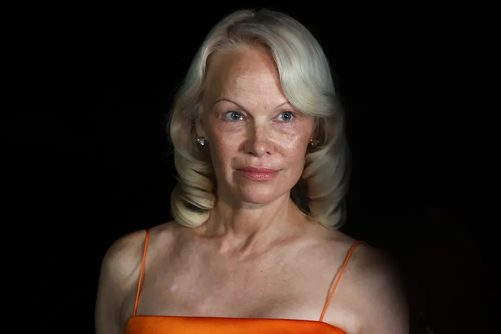 Pamela Anderson recebe Award of Courage após cura da hepatite C