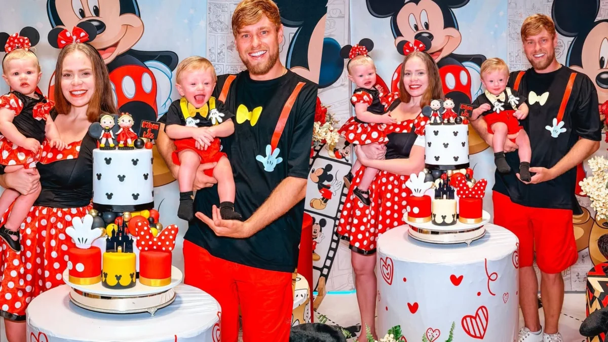 Paulinha Leite e Dakota se fantasiam no 9º mês dos gêmeos