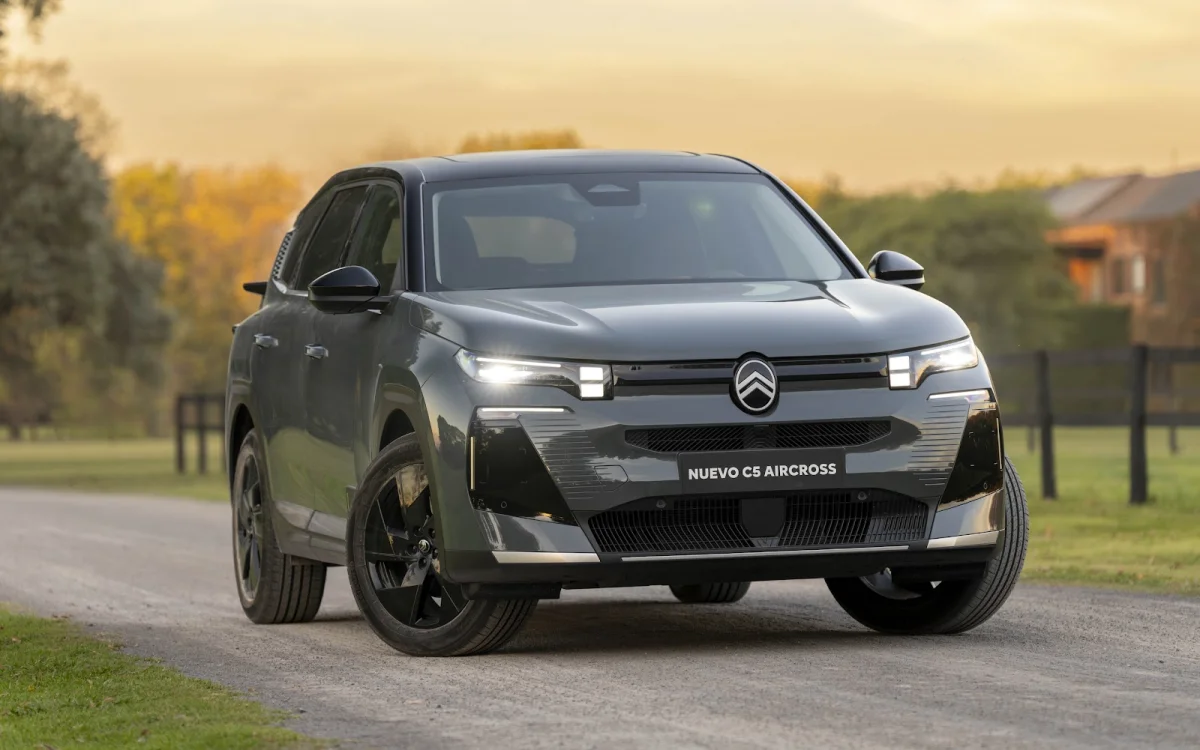 Peugeot e Citroën paralisam fábricas na França por falta de baterias