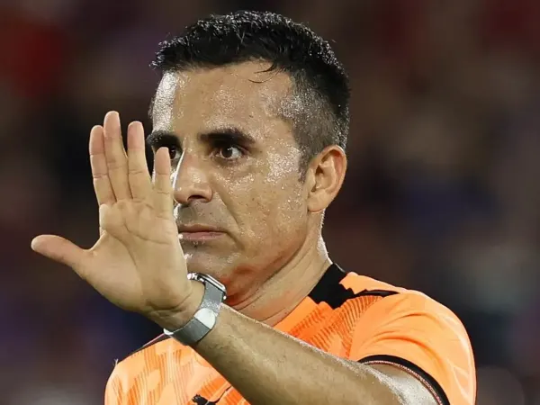 Piero Maza: experiência e polêmicas em jogo do Vasco