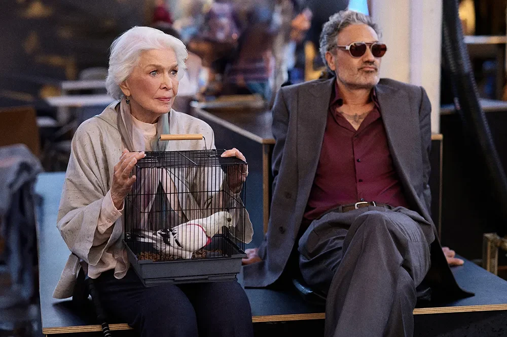 Place to Be: Ellen Burstyn e Taika Waititi com 1.000 pombos