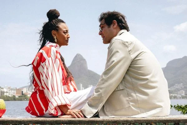 Por Você: Gabriel e Bela protagonizam aproximação que reabre disputa afetiva