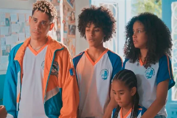 Por Você: Peixe e irmãos têm mochilas furtadas após fuga