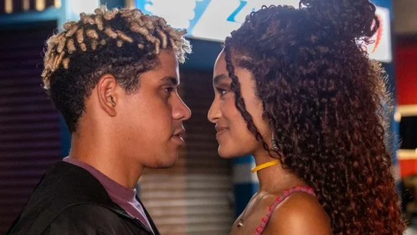 Por Você: Peixe vai escondido à casa de Dalila e é repreendido