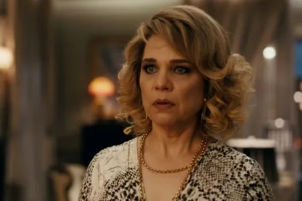 Quem Ama Cuida: Pilar demonstra interesse por Tom