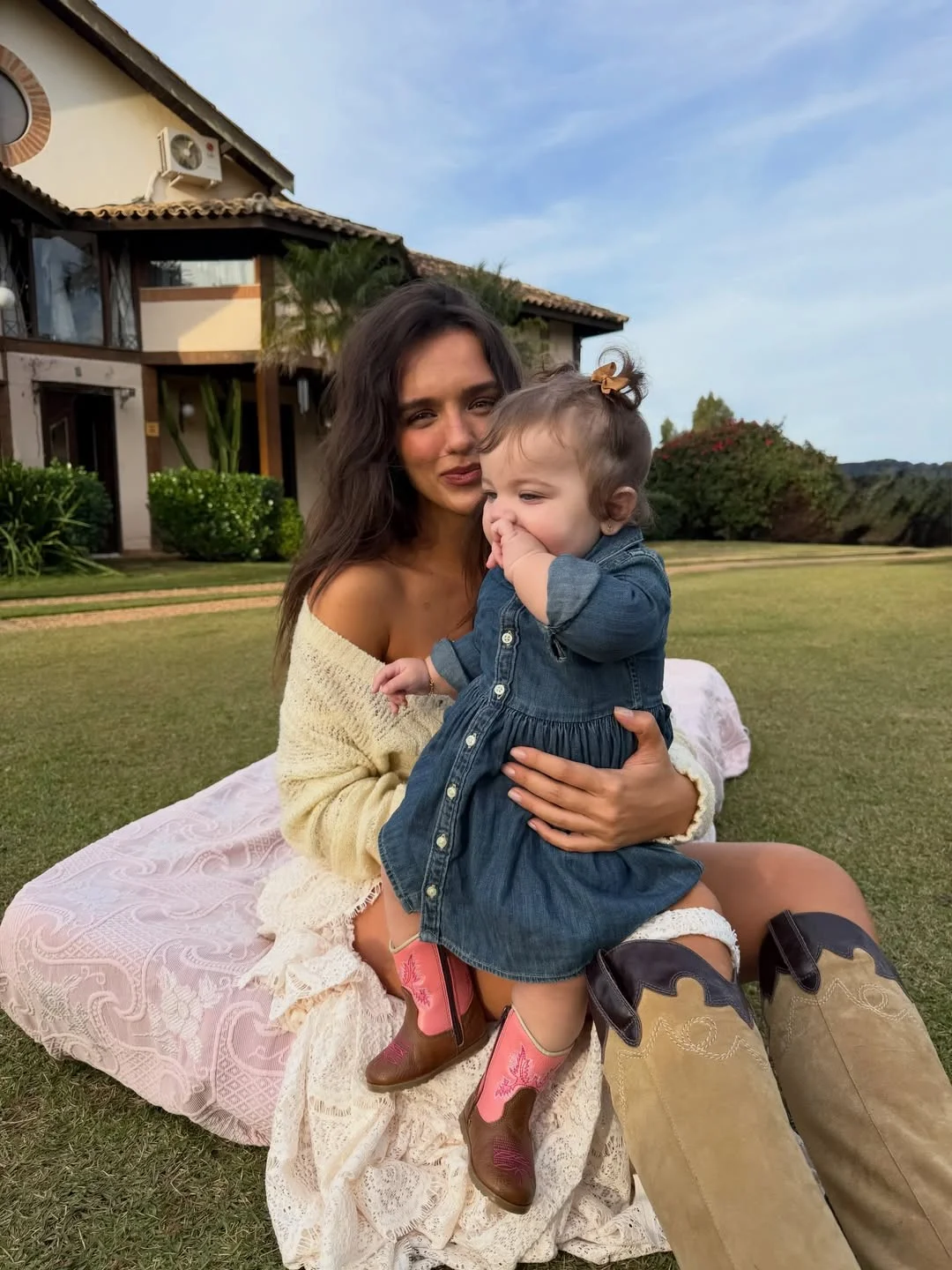 Rafa Kalimann revisita fazenda do chá revelação com Zuza