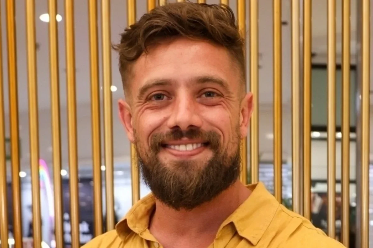 Rafael Cardoso exibe shape remodelado após reabilitação