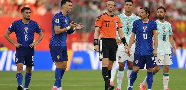 Regra da Fifa aumenta acréscimos e prolonga partidas nos acréscimos