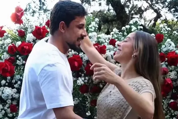 Renata Saldanha e Maike Allan: noivado após pedido em cabana