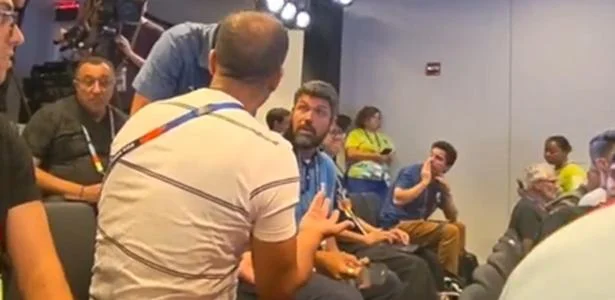 Repórter da Globo protagoniza discussão em coletiva