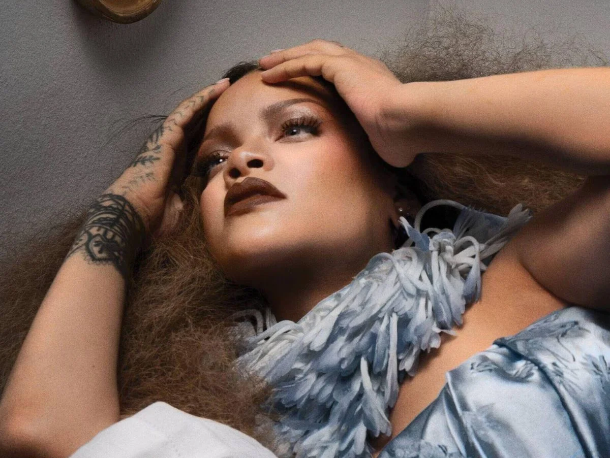 Rihanna: Elle US defende pausa na música e autonomia