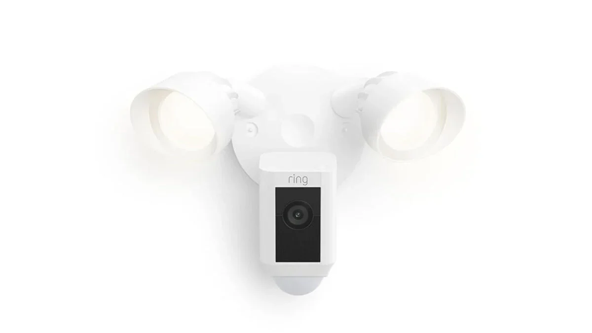 Ring Floodlight Cam Plus: 33% de desconto e preço cai a US$120