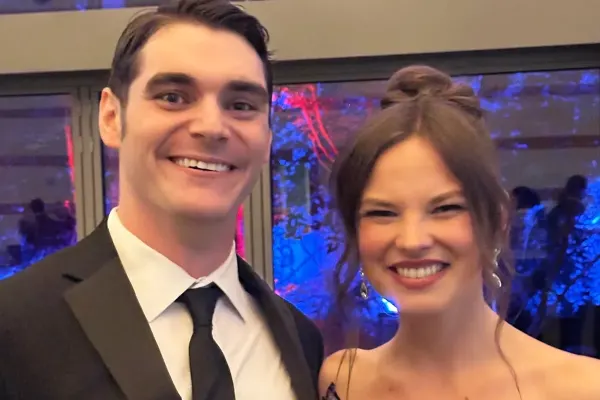 RJ Mitte: noiva Kennedy Suarez foi pedida em casamento durante evento beneficente