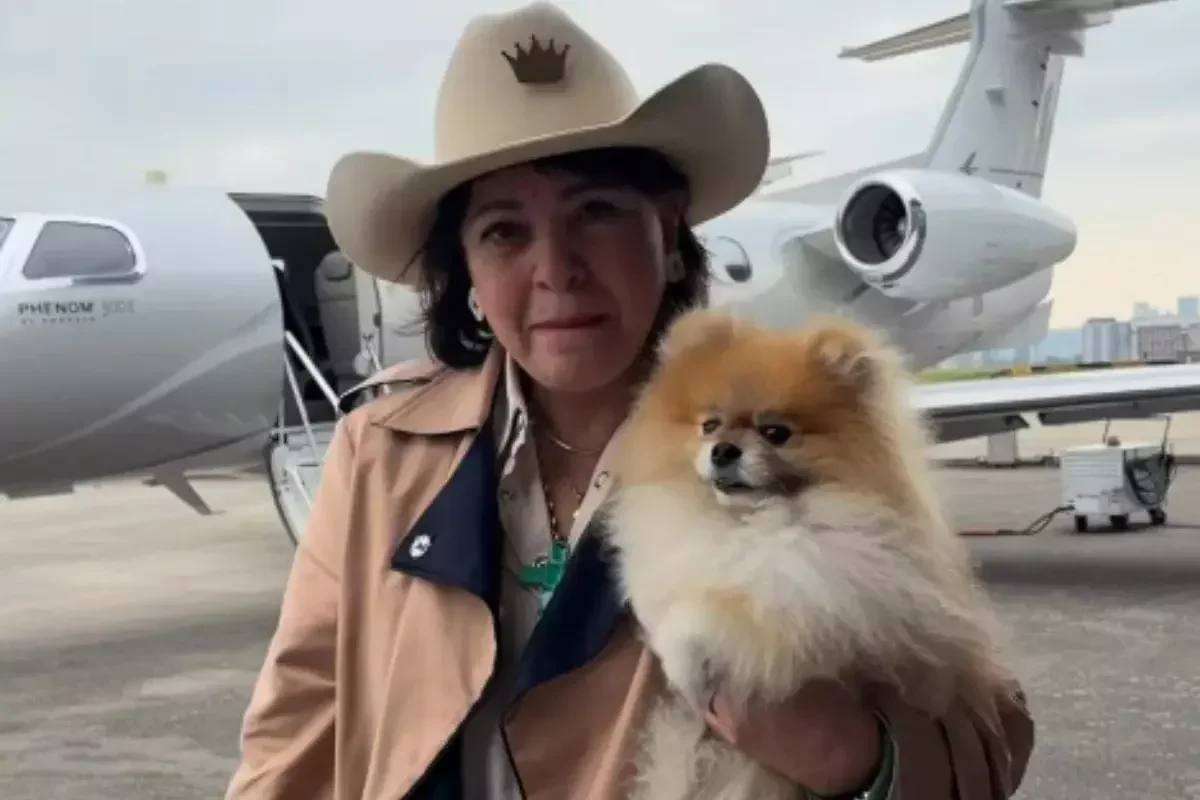 Roberta Miranda chora antes de voo e diz que "quis desistir"