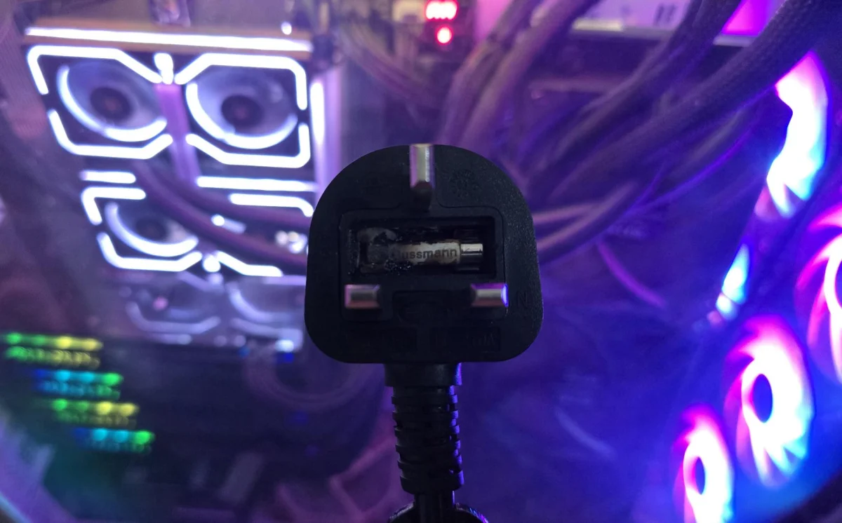 RTX 5090: rig com quatro GPUs derrete plugue e tomada