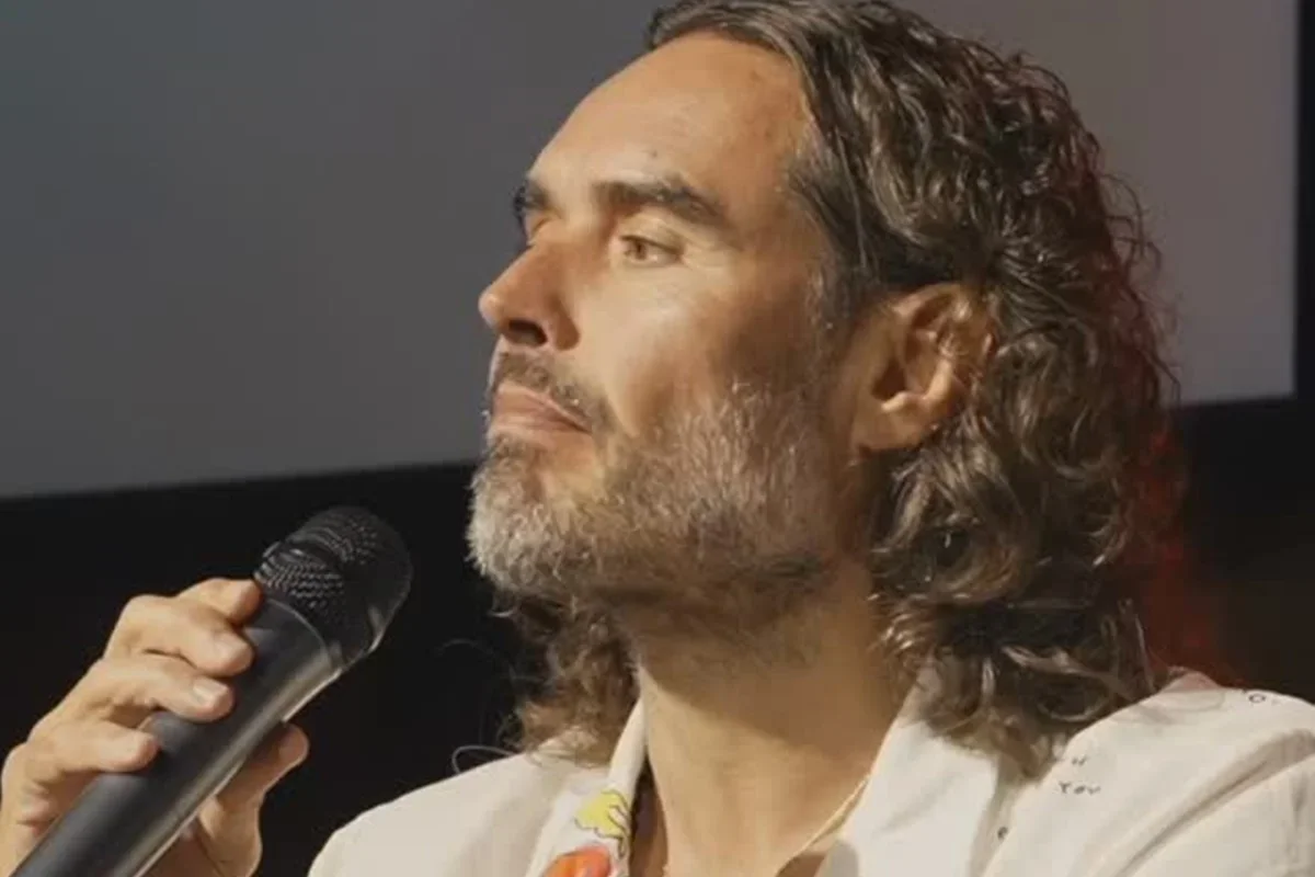 Russell Brand: julgamento por sete acusações sexuais em Londres