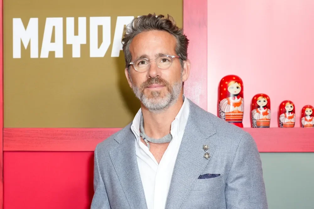 Ryan Reynolds celebra The Odyssey, agora o maior filme R-rated