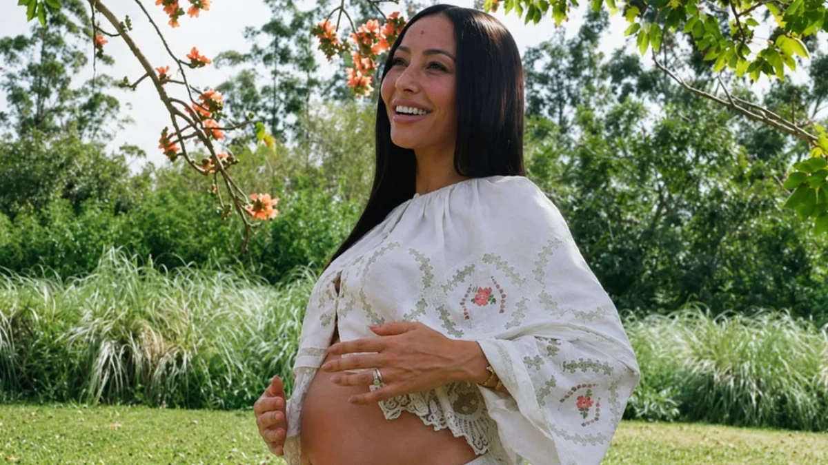 Sabrina Sato mostra ultrassom com mão do bebê e encanta