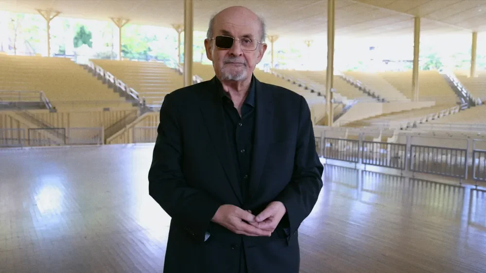 Salman Rushdie: Alex Gibney retrata recuperação após ataque