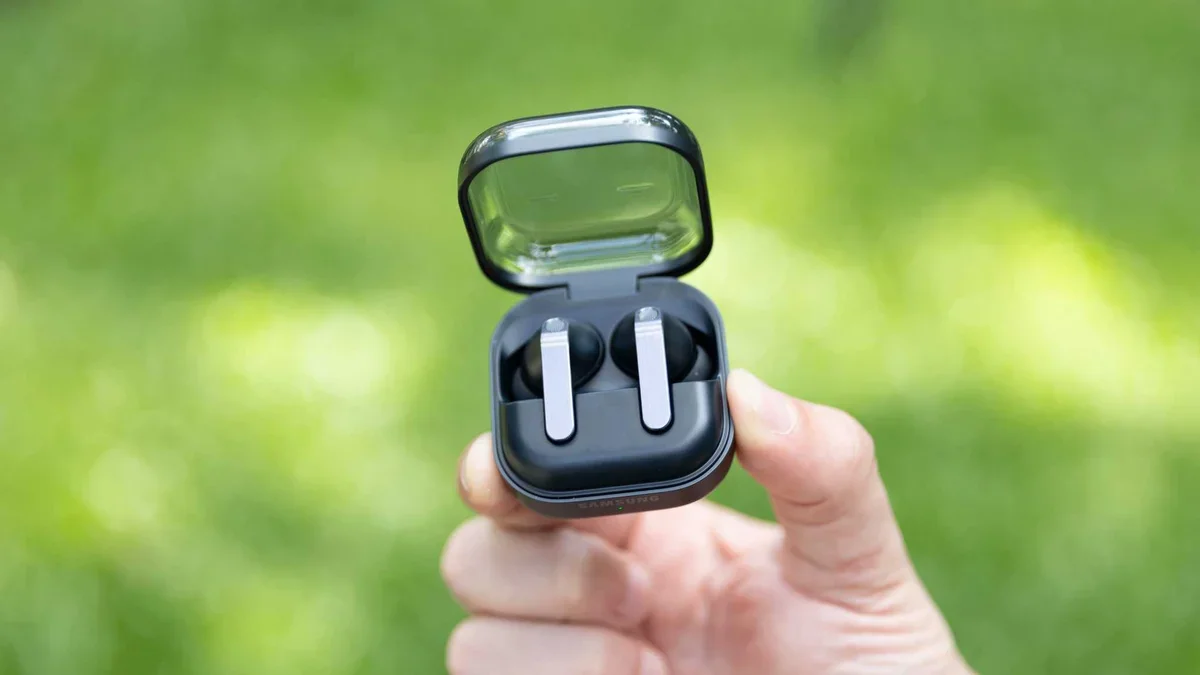 Samsung Galaxy Buds4 Pro: agora por R$ 1.349,10 com cupom