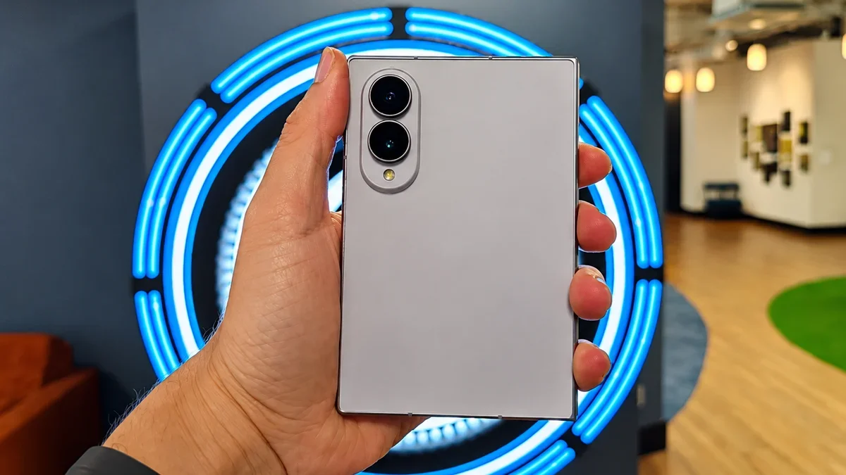 Samsung Galaxy Z Fold 8 abre era do formato 'passaporte'