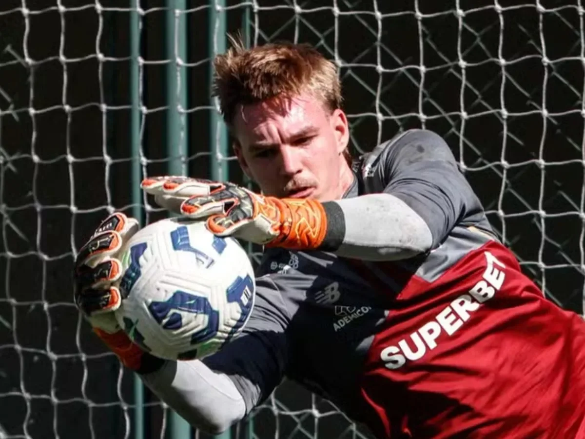 São Paulo garante 20% em venda e libera goleiro Young