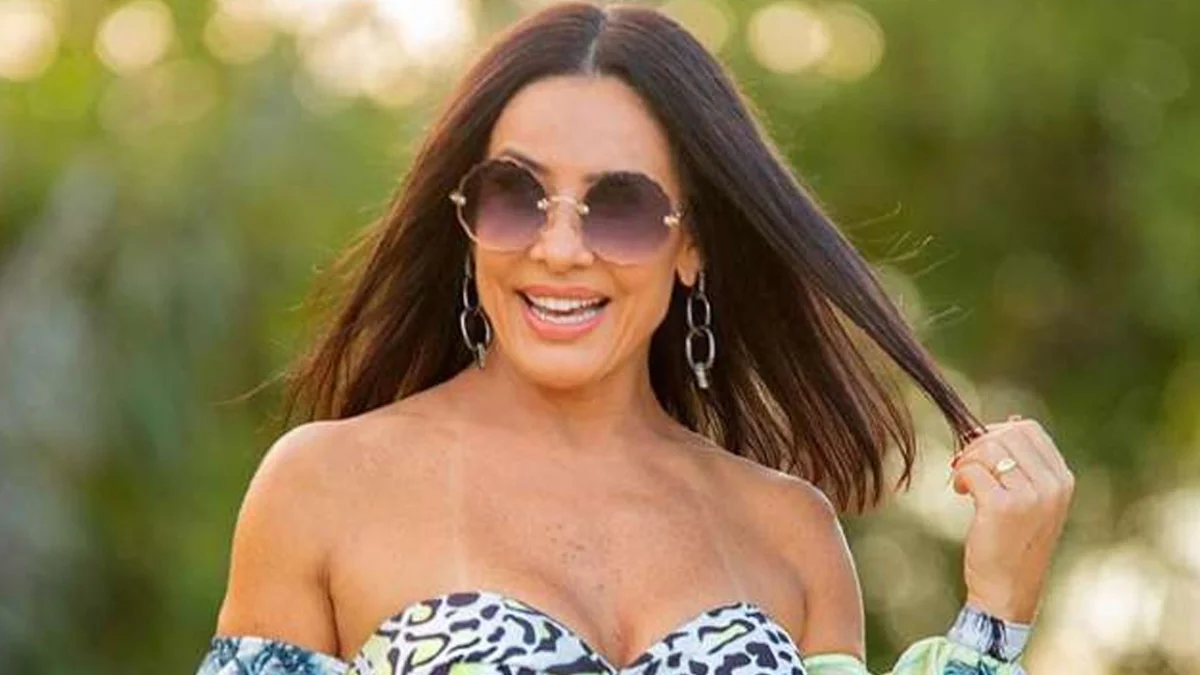 Scheila Carvalho exibe shape definido e prioriza longevidade