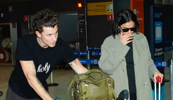 Shawn Mendes e Bruna Marquezine voltam ao Brasil após desfile da Gucci