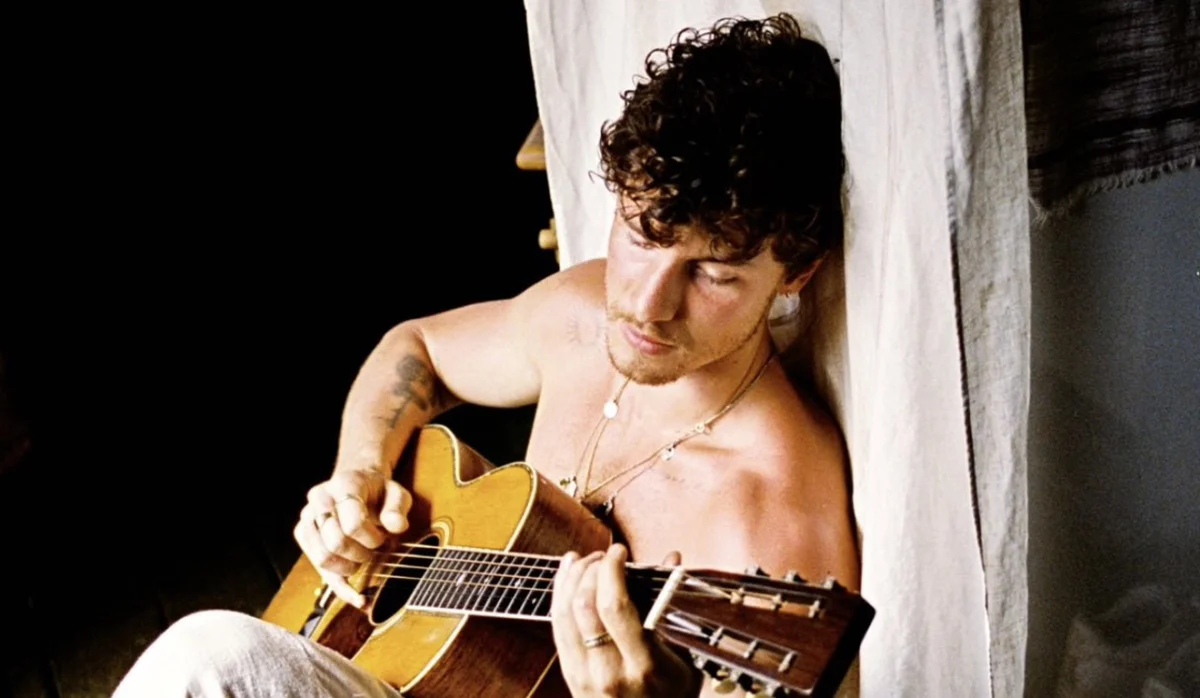Shawn Mendes monta estúdio no Brasil e inicia novo álbum