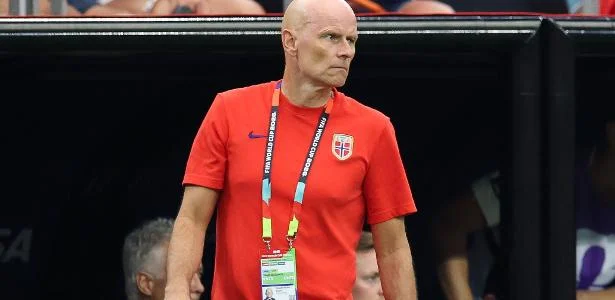 Solbakken afasta duelo Magalhães x Haaland e elogia Ancelotti