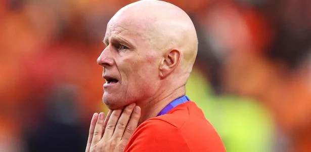 Solbakken prevê confronto de posse: Inglaterra vai querer a bola