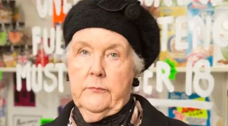 Stephanie Cole: intérprete da "Viúva Negra" em Open All Hours morre aos 84