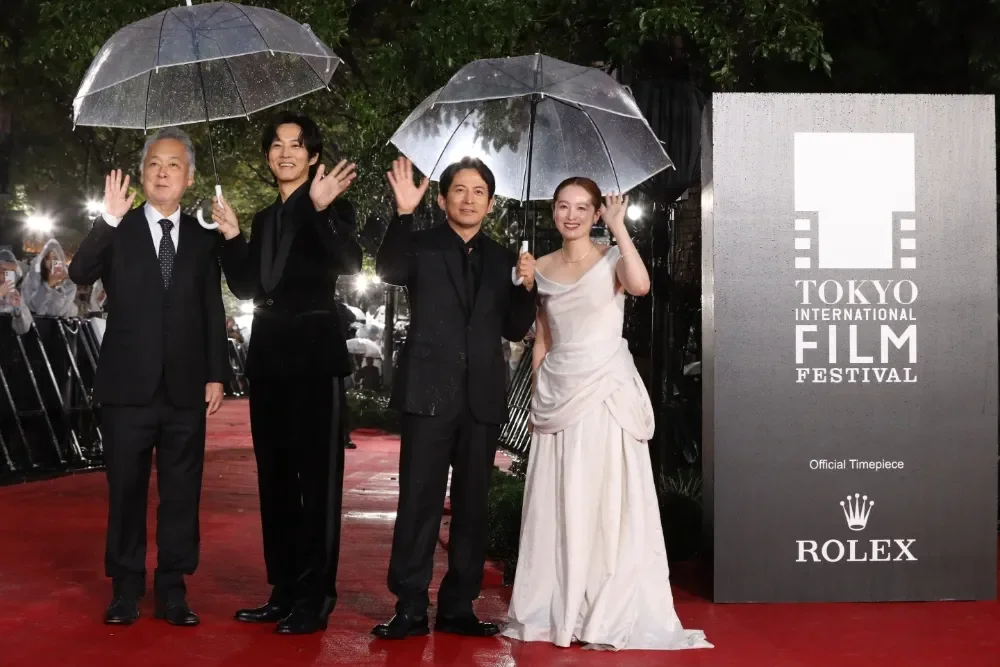 Sukiyaki: filme liga hit global aos protestos contra o Tratado de Segurança