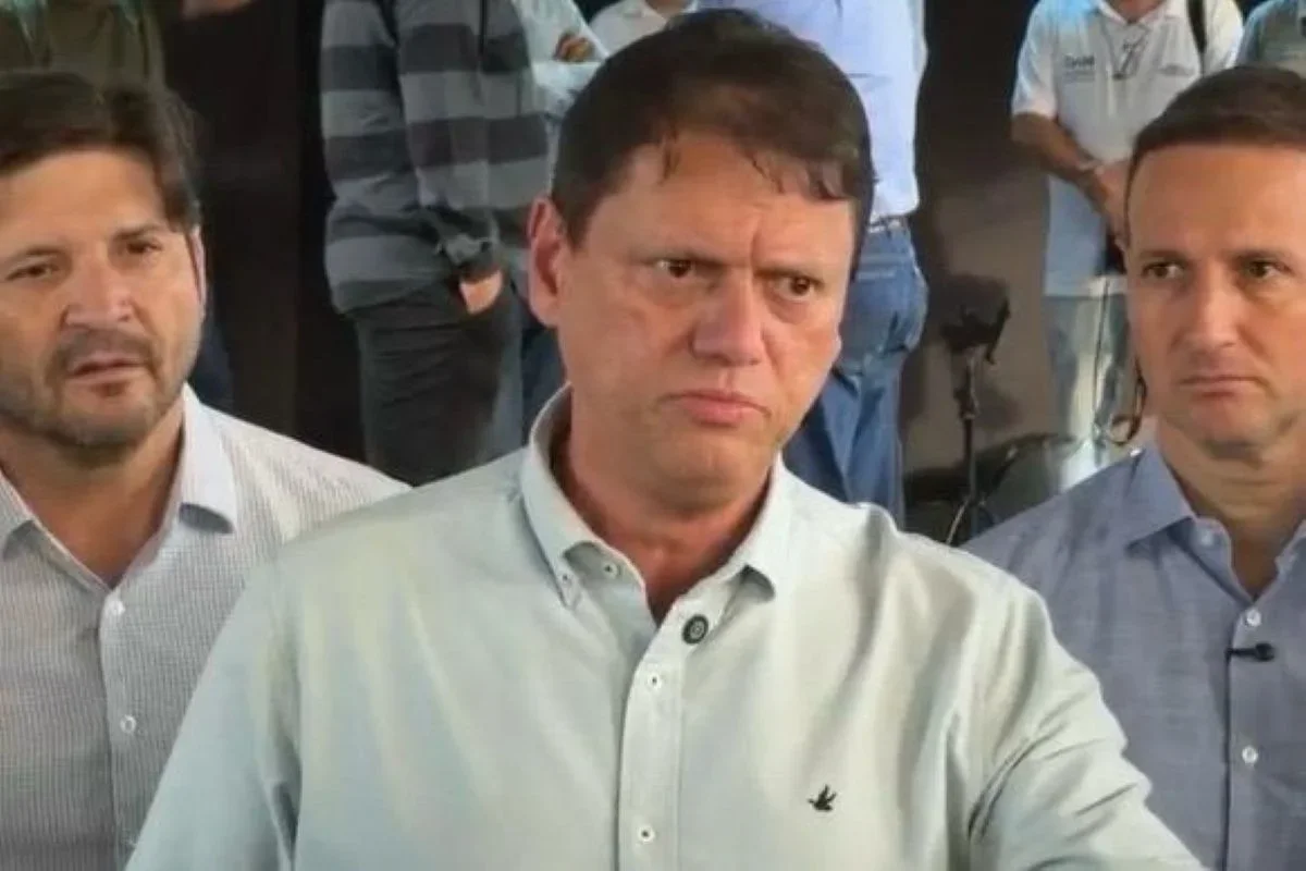 Tarcísio de Freitas é chamado de Tarcísio Meira em evento da GCM