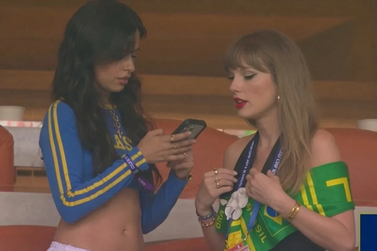 Taylor Swift e Camila Cabello vestem a bandeira do Brasil