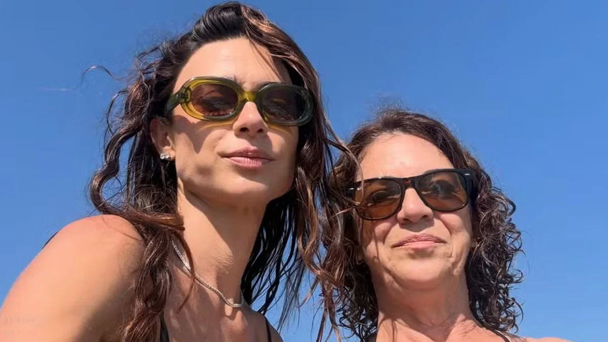 Thaila Ayala exibe cliques de biquíni e diárias de até R$27 mil