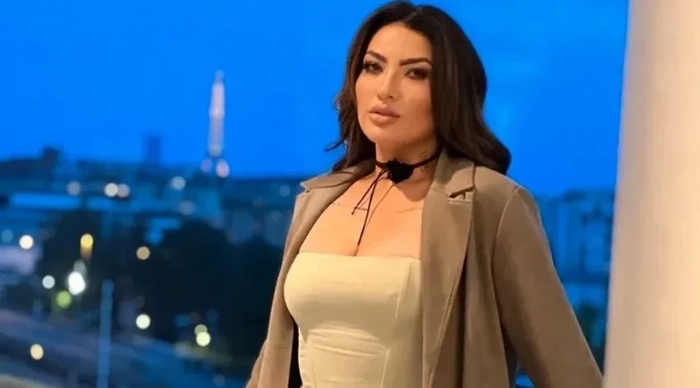 Thayse Teixeira surge sonolenta e pede Pix após anestesia
