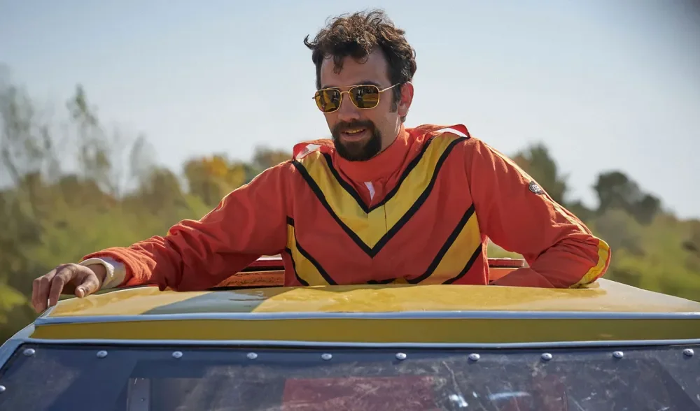 The Stunt Driver: Jay Baruchel revive salto histórico sem brilho