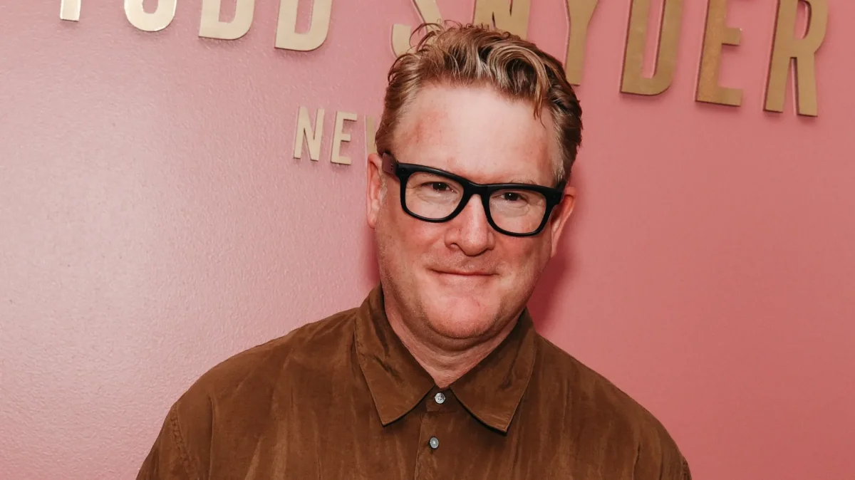 Todd Snyder celebra 15º aniversário com Ben Ahlers em campanha
